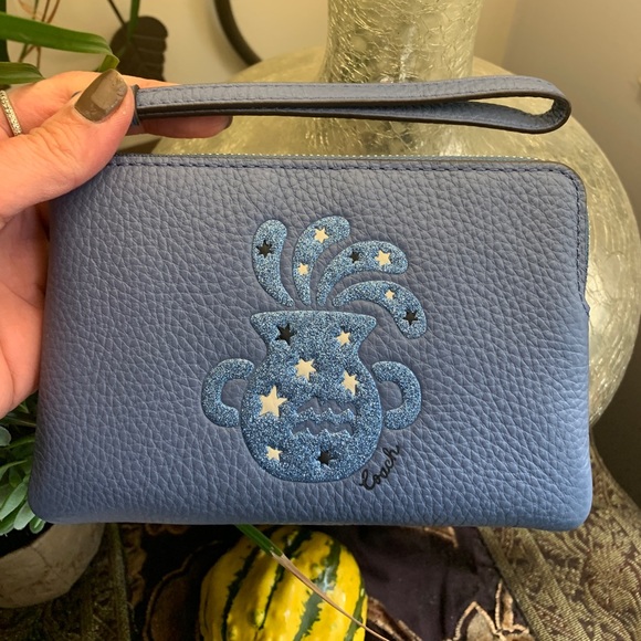 Authentic COACH Pebbled leather zip wristlet with Aquarius print - Picture 7 of 9
